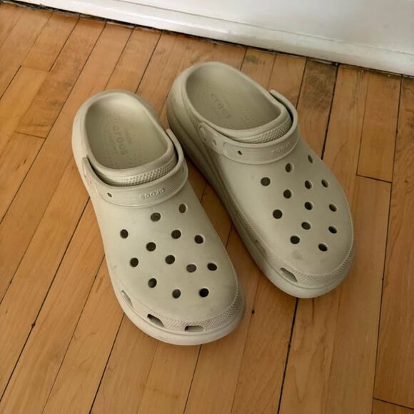SOLD // Men’s Platform Beige Crocs - Picture 4 of 6